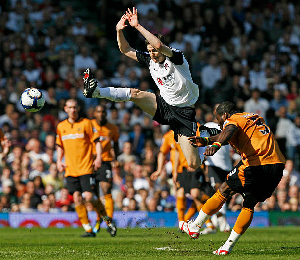 随着足球的 随着足球的