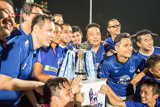 于获得奖杯 于获得奖杯